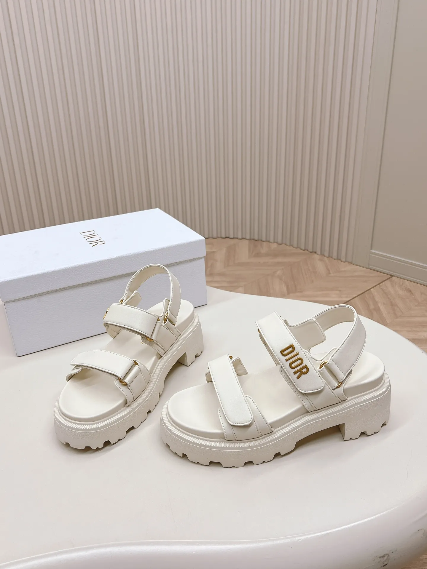 👟👟Ex-factory price 520👟👟 2024Dior Classic Velcro high-heeled sandals and slippers series original replica high version super durable and versatile style very comfortable on the foot, slim and tall, original leather upper, original d hardware buckle, original TPU outsole Heel height is about cm Size: 35-42